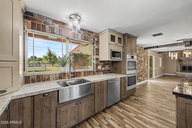 2975 E CAMPBELL Road, Gilbert, AZ 85234