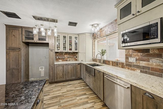 2975 E CAMPBELL Road, Gilbert, AZ 85234
