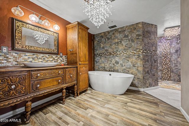 2975 E CAMPBELL Road, Gilbert, AZ 85234