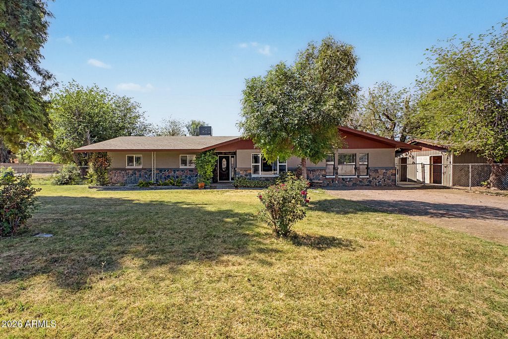 2975 E CAMPBELL Road, Gilbert, AZ 85234