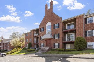 7 Louisburg Square # 8, Nashua, NH 03060