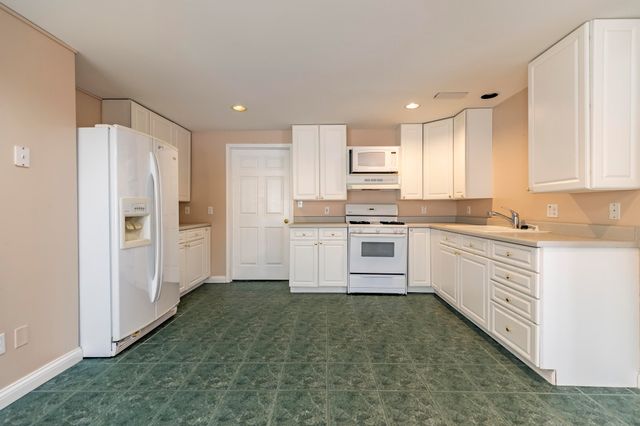 8049 W 85th Court, Crown Point, IN 46307