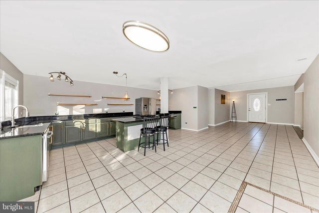 2112 PIMMIT DR, Falls Church, VA 22043