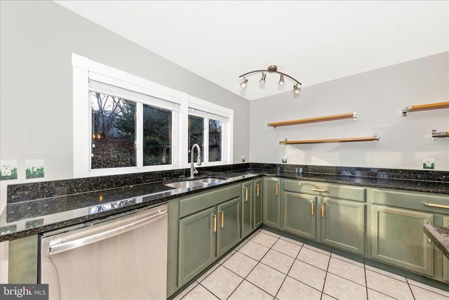 2112 PIMMIT DR, Falls Church, VA 22043