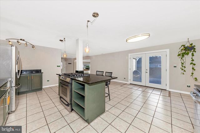 2112 PIMMIT DR, Falls Church, VA 22043