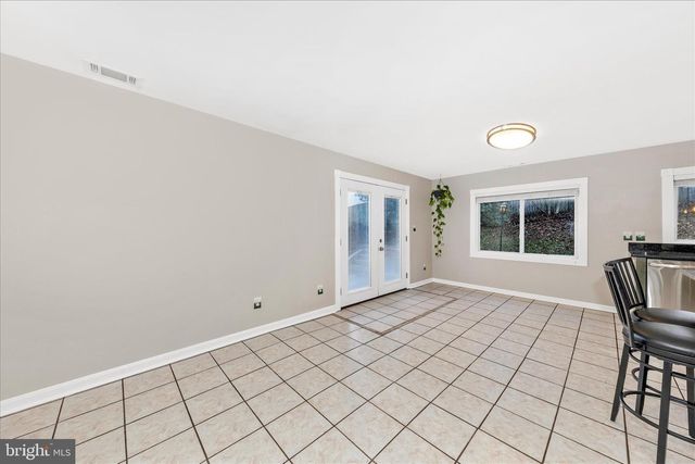 2112 PIMMIT DR, Falls Church, VA 22043