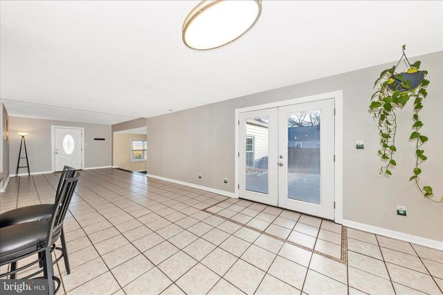 2112 PIMMIT DR, Falls Church, VA 22043