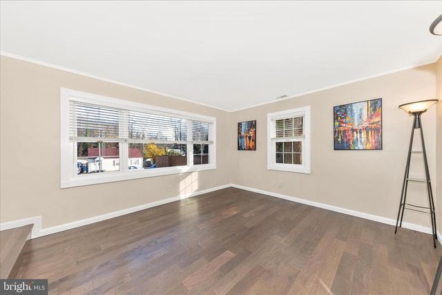 2112 PIMMIT DR, Falls Church, VA 22043