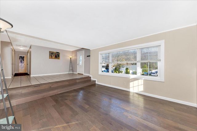 2112 PIMMIT DR, Falls Church, VA 22043