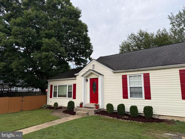 2112 PIMMIT DR, Falls Church, VA 22043