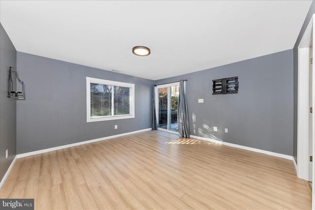 2112 PIMMIT DR, Falls Church, VA 22043