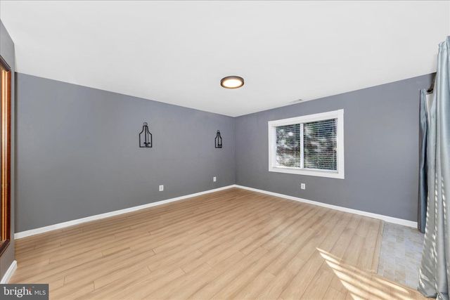 2112 PIMMIT DR, Falls Church, VA 22043