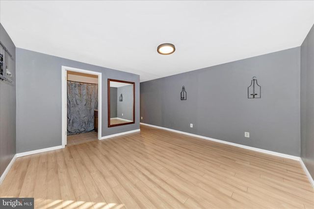 2112 PIMMIT DR, Falls Church, VA 22043