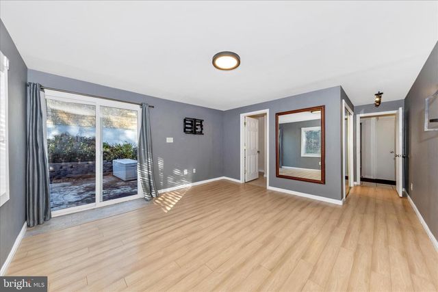 2112 PIMMIT DR, Falls Church, VA 22043