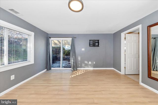 2112 PIMMIT DR, Falls Church, VA 22043