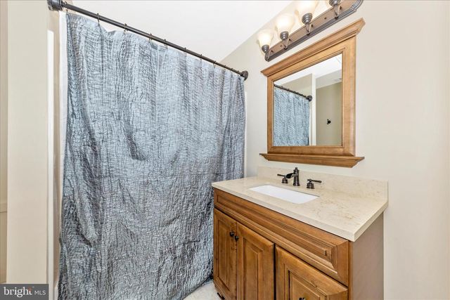 2112 PIMMIT DR, Falls Church, VA 22043