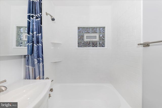 2112 PIMMIT DR, Falls Church, VA 22043