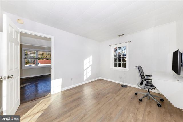 2112 PIMMIT DR, Falls Church, VA 22043