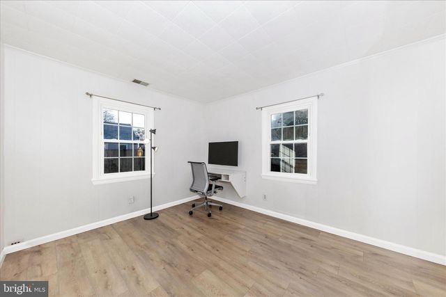 2112 PIMMIT DR, Falls Church, VA 22043