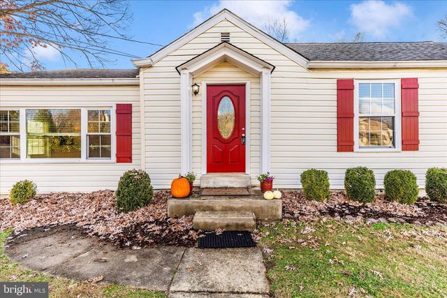 2112 PIMMIT DR, Falls Church, VA 22043