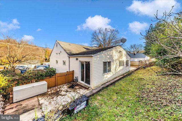 2112 PIMMIT DR, Falls Church, VA 22043