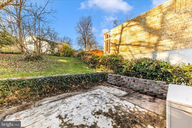 2112 PIMMIT DR, Falls Church, VA 22043