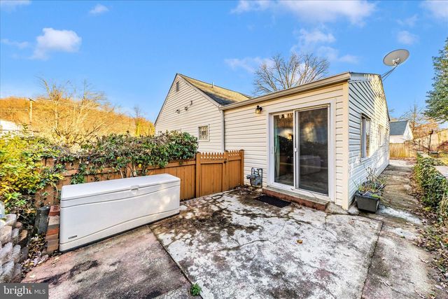 2112 PIMMIT DR, Falls Church, VA 22043