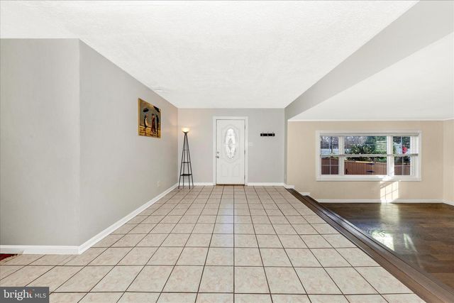 2112 PIMMIT DR, Falls Church, VA 22043