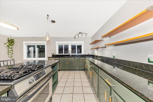 2112 PIMMIT DR, Falls Church, VA 22043