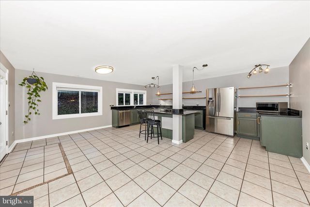 2112 PIMMIT DR, Falls Church, VA 22043