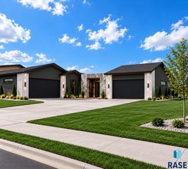 6100 N Silver Cross Dr Drive, Sioux Falls, SD 57104