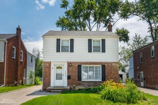 19282 Raymond Street, Grosse Pointe Woods, MI 48236
