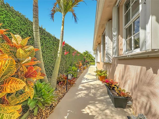 1529 NW Amherst Dr A, Port St. Lucie, FL 34986