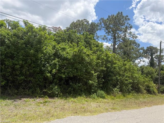 110 Columbus AVE, Lehigh Acres, FL 33936