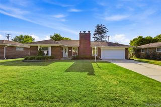 26347 Woodworth Circle, Dearborn Heights, MI 48127