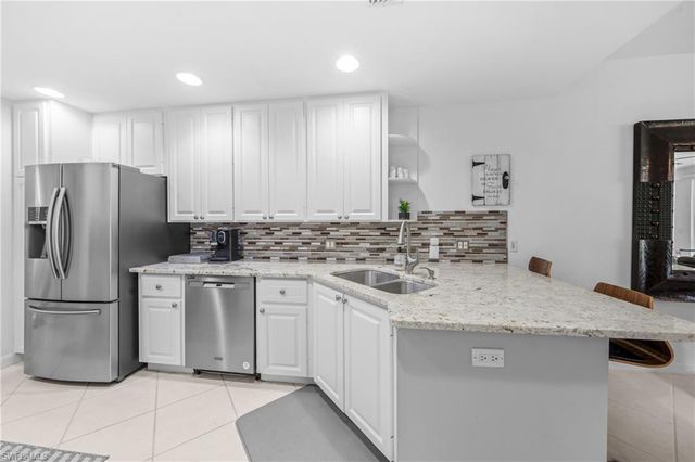 5633 Cove CIR 58, Naples, FL 34119