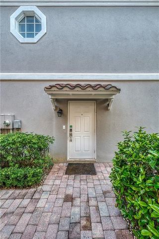 5633 Cove CIR 58, Naples, FL 34119