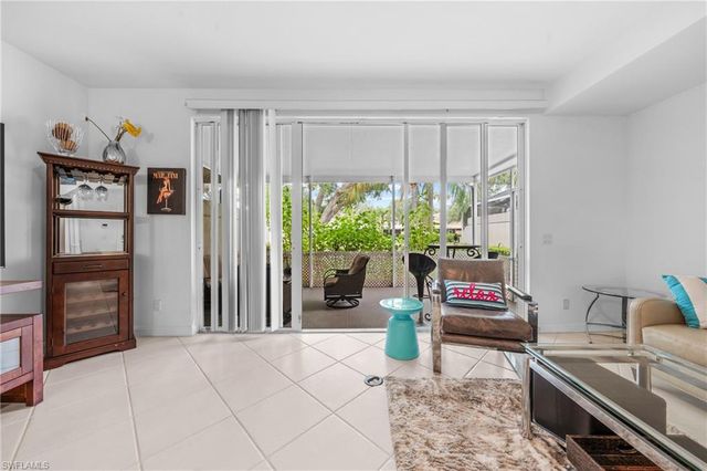 5633 Cove CIR 58, Naples, FL 34119