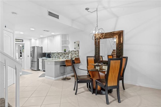 5633 Cove CIR 58, Naples, FL 34119