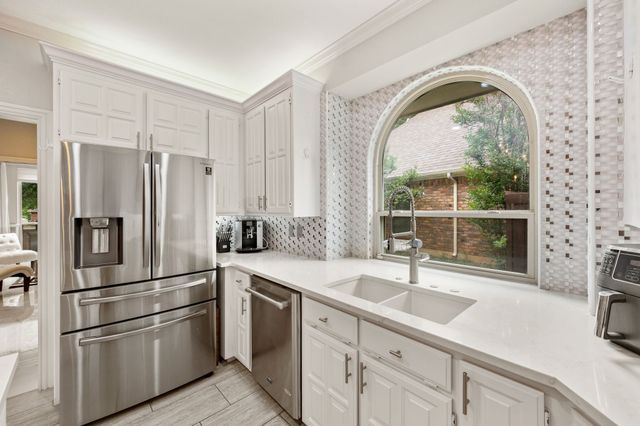 3036 Creekview Drive, Grapevine, TX 76051