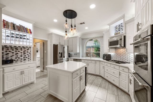 3036 Creekview Drive, Grapevine, TX 76051