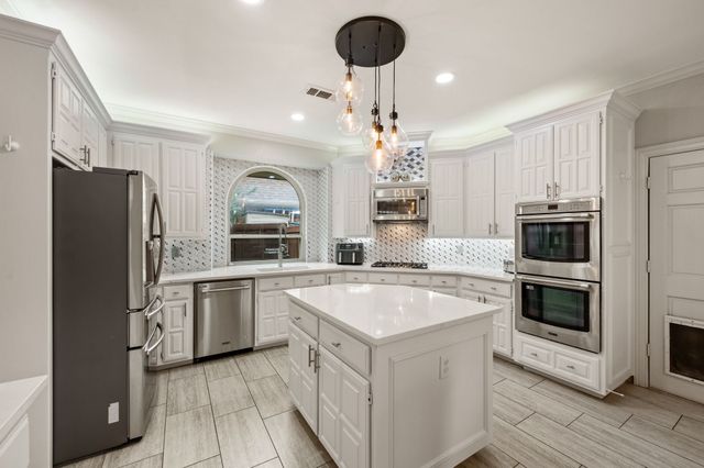 3036 Creekview Drive, Grapevine, TX 76051