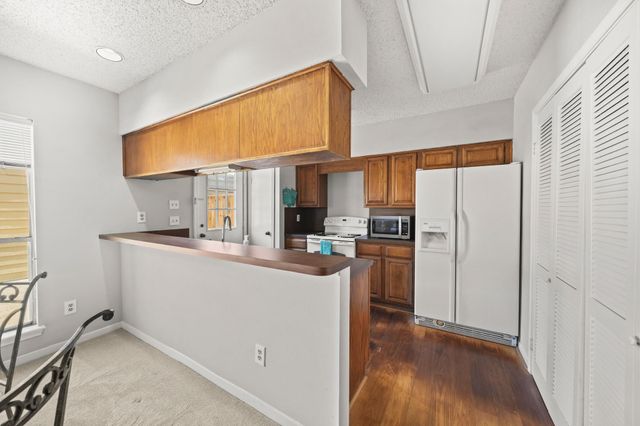 11846 Barryknoll Lane 5, Houston, TX 77024
