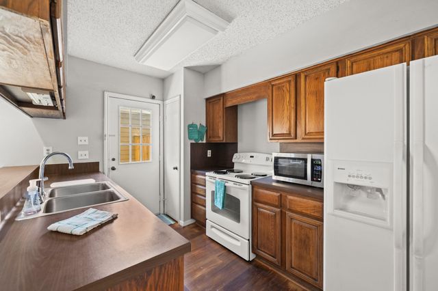11846 Barryknoll Lane 5, Houston, TX 77024