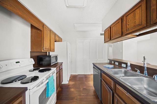 11846 Barryknoll Lane 5, Houston, TX 77024