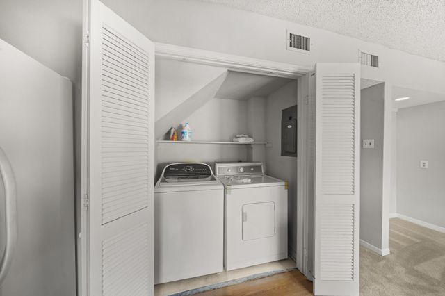 11846 Barryknoll Lane 5, Houston, TX 77024