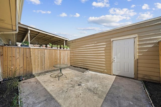 11846 Barryknoll Lane 5, Houston, TX 77024