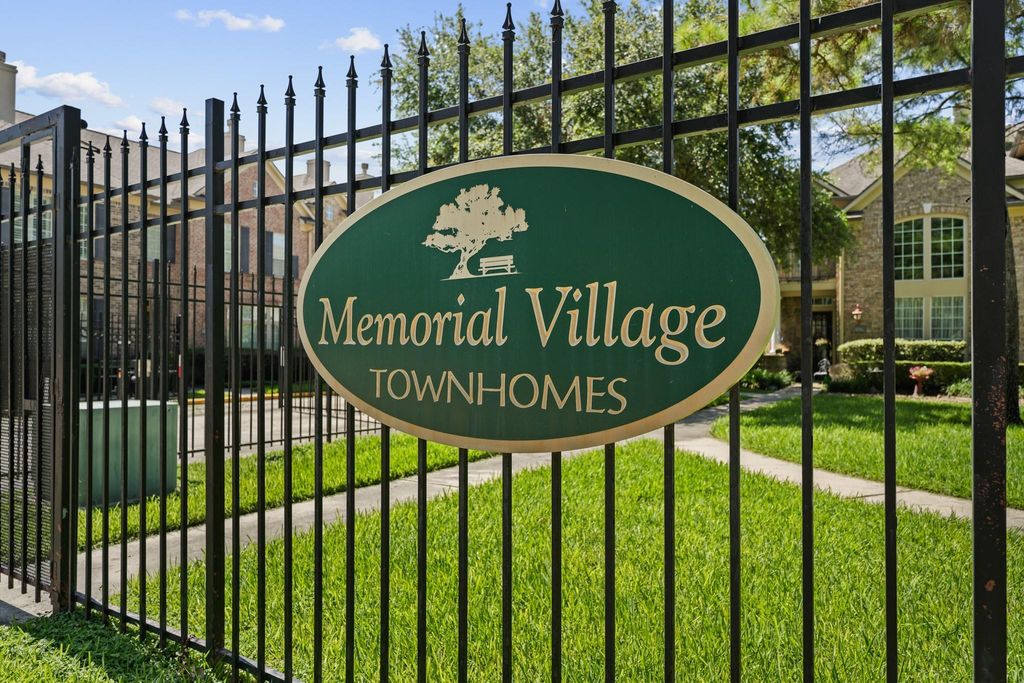 11846 Barryknoll Lane 5, Houston, TX 77024