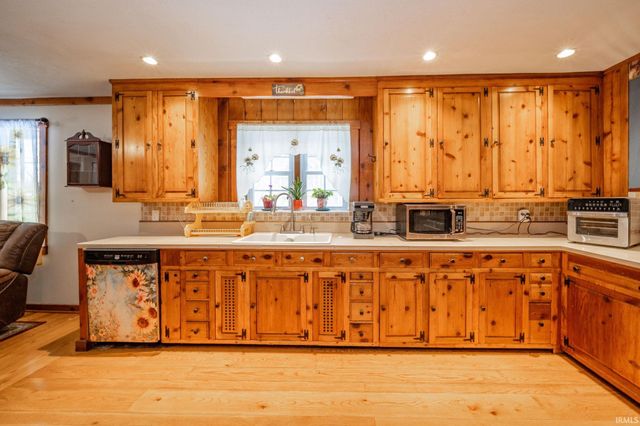 8644 S Addison Avenue, Knightstown, IN 46148