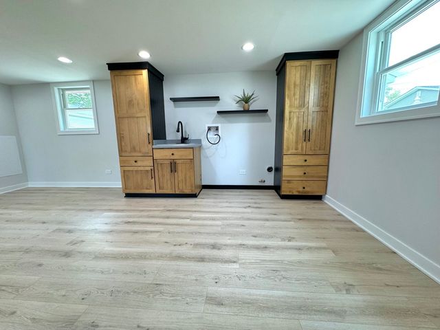 9055 Fairway Drive, Orland Park, IL 60462